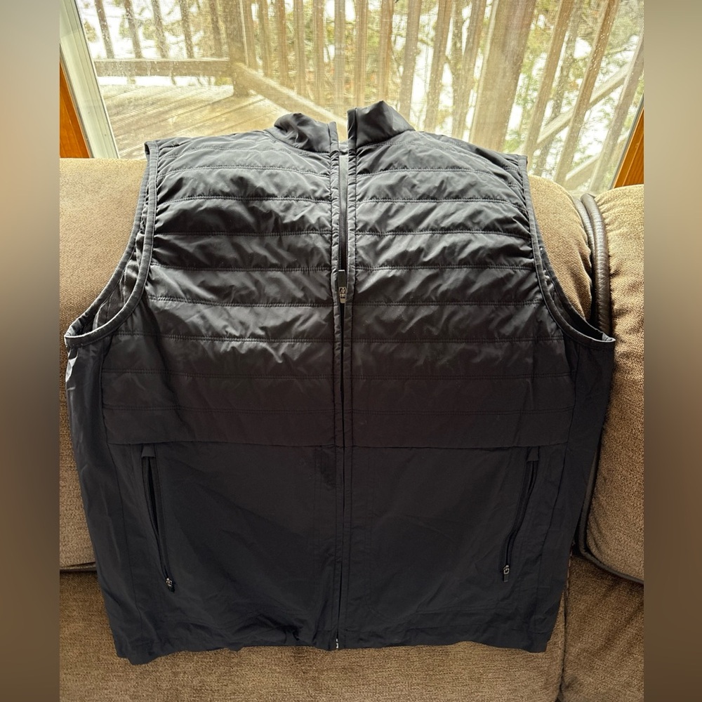 Brady Jacket Mens L  Weekender Vest Puffer Jacket Primaloft Casual Brady